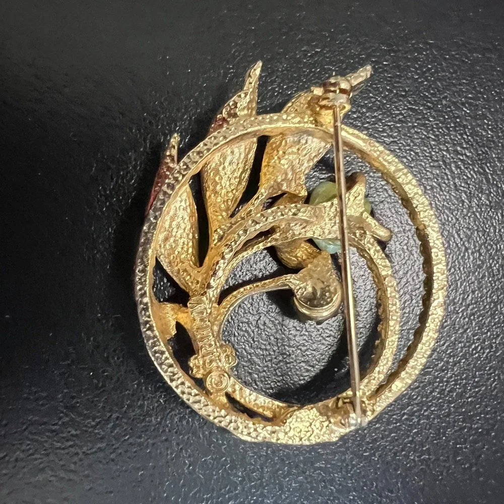 Sarah Coventry Womens Brooch Goldtone Leaf Circle Pearl Green Stone Vintage